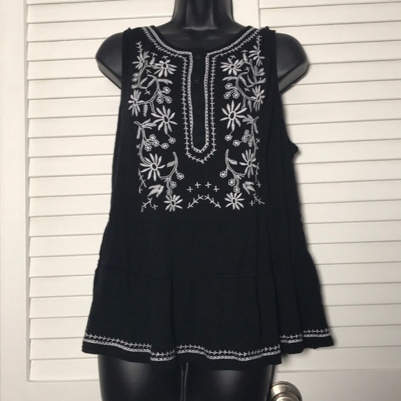 Tops - Embroidered Black and White Top Tops - Embroidered Black and White Top